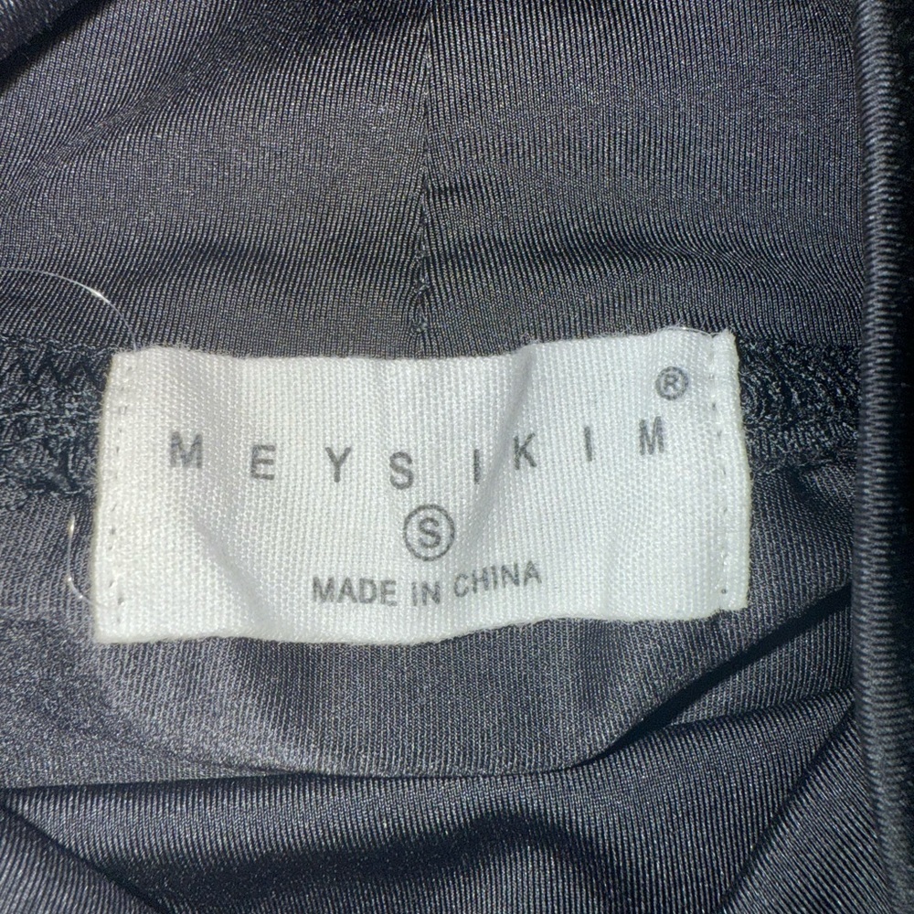 Shein MEYSI KIM Mock Neck Geo & Letter Graphic Slim Swim Crop Tee Size Small - Picture 4 of 16